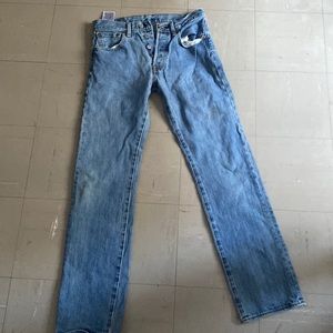 LEVIS 501 jeans w 29 fits smaller